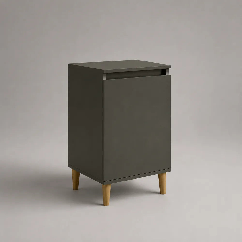Table de chevet noire avec porte battante et pieds en bois 45 x 35 x 55 cm